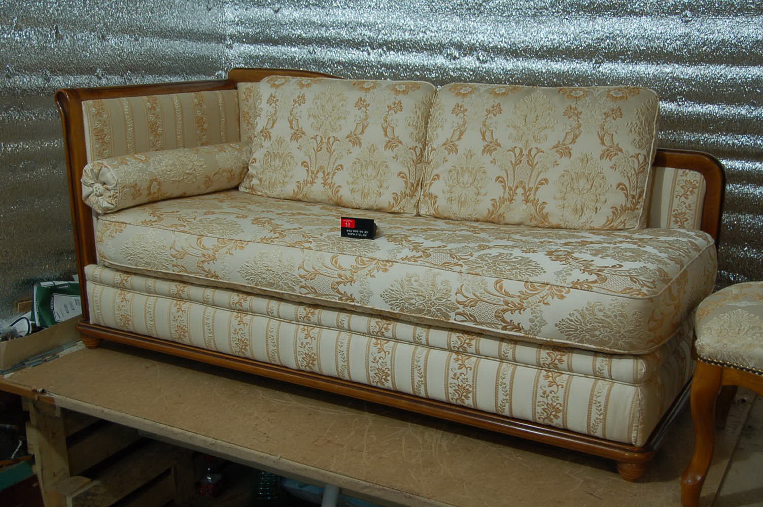 Перетянуть старый диван