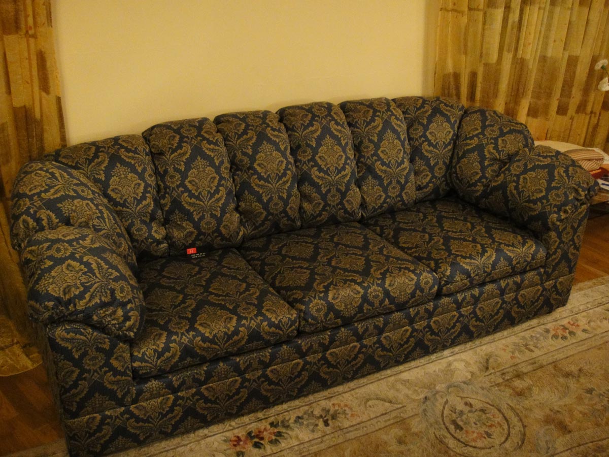 обивка или обшивка дивана